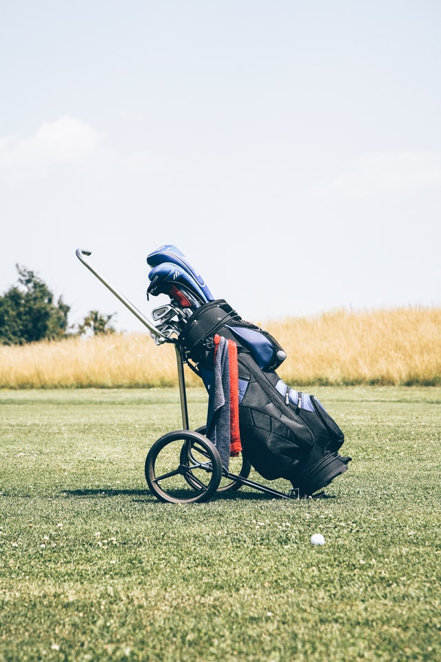 Golf bag on cart